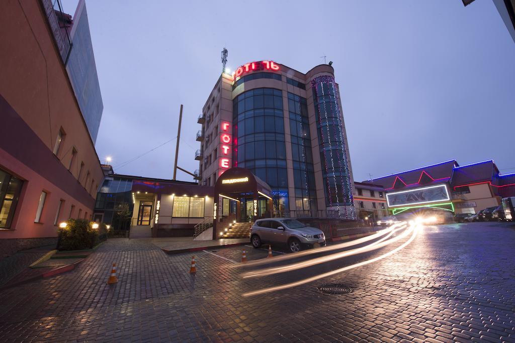 Pivdenniy Hotel ลวีฟ ภายนอก รูปภาพ