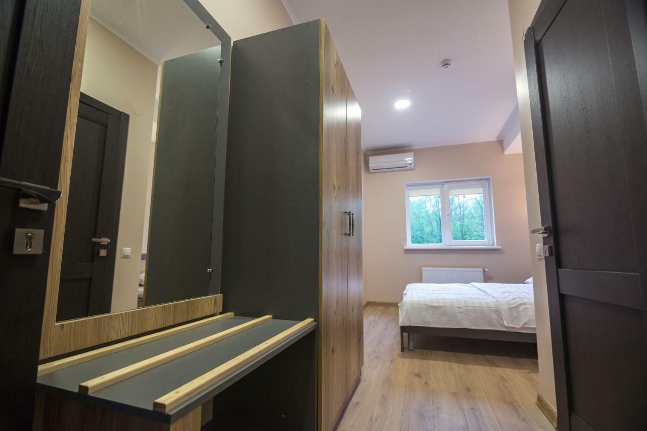 Pivdenniy Hotel ลวีฟ ภายนอก รูปภาพ